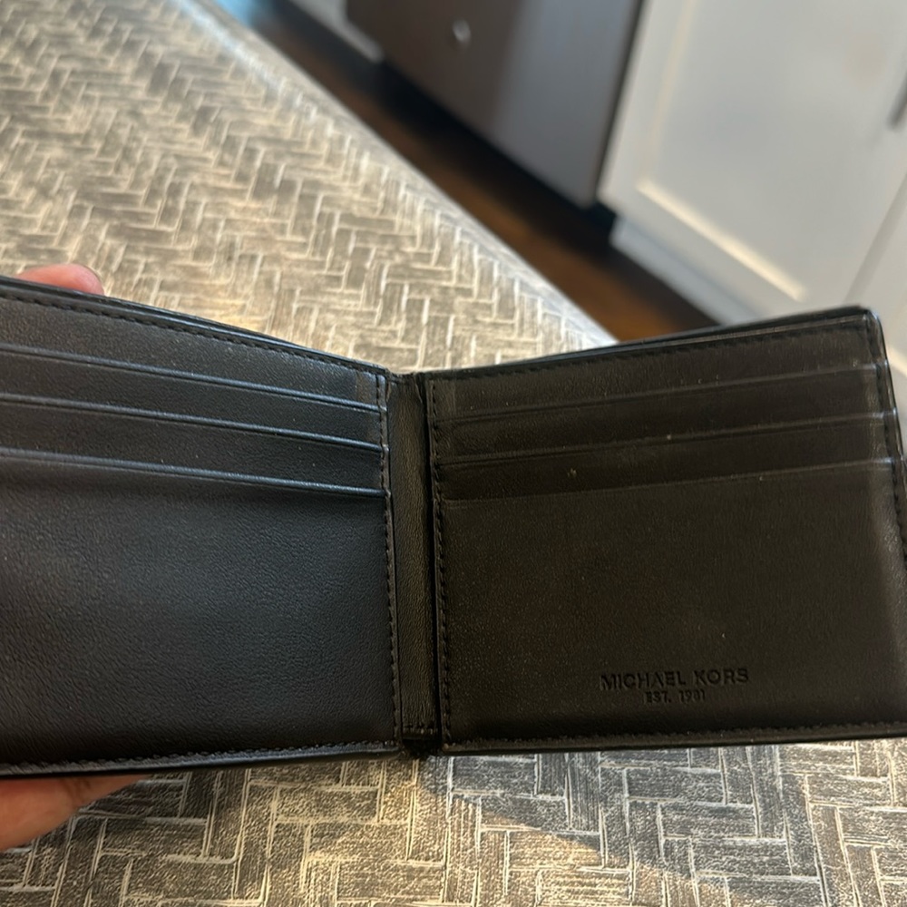 Mk men wallet